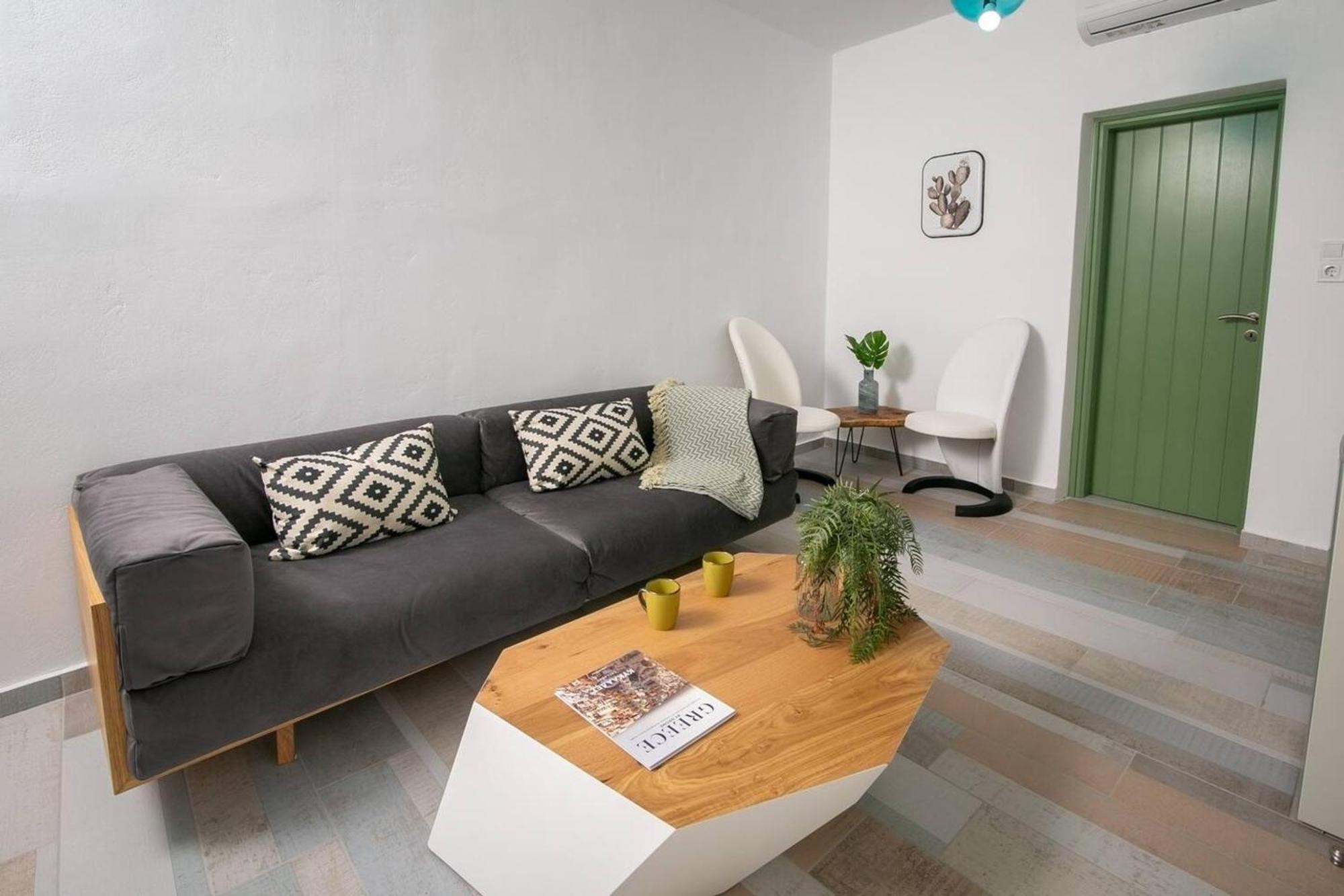 Elite * Emporio (Santorini)